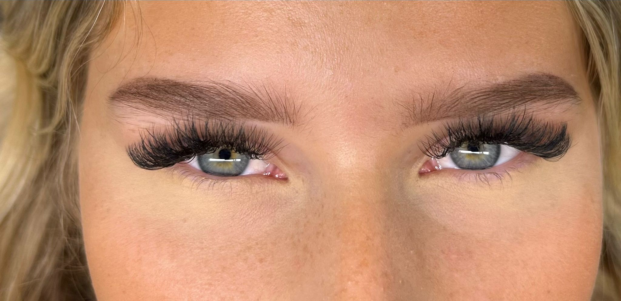 Lash extensions – volume set detail